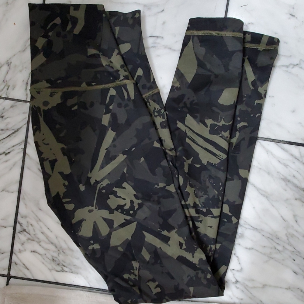 Lululemon camo green wunder unders